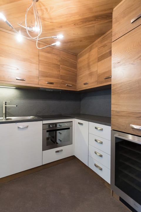 Presidential Suite | Private kitchen | Mini-fridge, microwave, stovetop, highchair