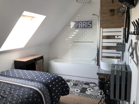 Classic Double Room | Individually decorated, individually furnished, free WiFi, bed sheets