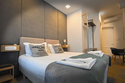 Deluxe Double or Twin Room | Desk, blackout drapes, iron/ironing board, free cribs/infant beds