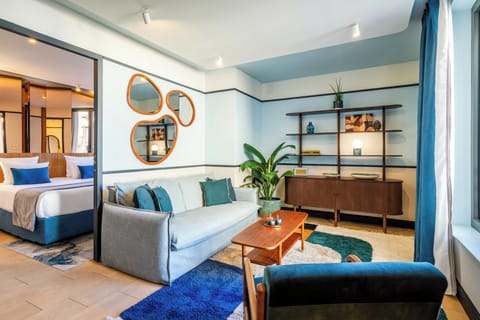 Suite, Garden View | Premium bedding, pillowtop beds, minibar, in-room safe