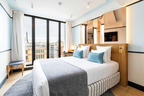 Deluxe Double Room (Bleue vue Tour Eiffel) | Premium bedding, pillowtop beds, minibar, in-room safe