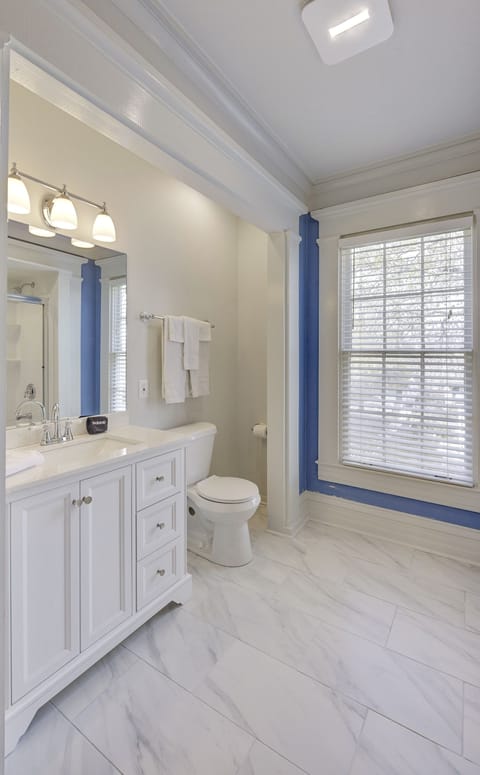 Davis Room #5 | Individually decorated, individually furnished, desk, laptop workspace