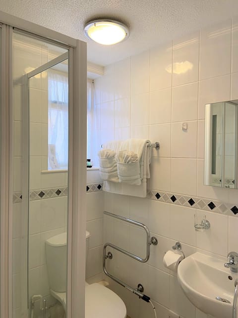 Double Room, Ensuite, Sea View | Bathroom