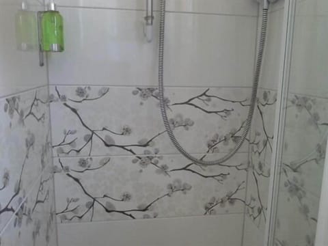 Triple Room, Private Bathroom | Bathroom | Free toiletries, soap