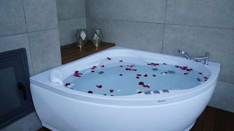 Panoramic Double Room (Penthouse) | Jetted tub