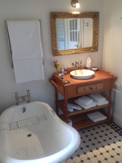 Luxury Double Room - Octavius | Bathroom | Free toiletries, hair dryer, bathrobes, slippers