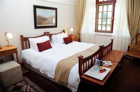 Classic Double or Twin Room | In-room dining