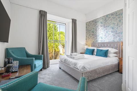 Superior Room, 1 Double Bed, Ensuite | Hypo-allergenic bedding, minibar, blackout drapes, soundproofing