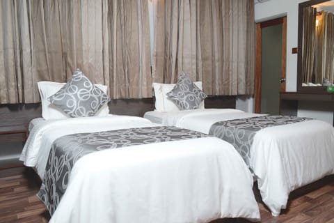 Comfort Room | In-room safe, individually decorated, individually furnished, free WiFi