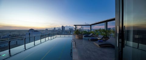 Outdoor pool, sun loungers