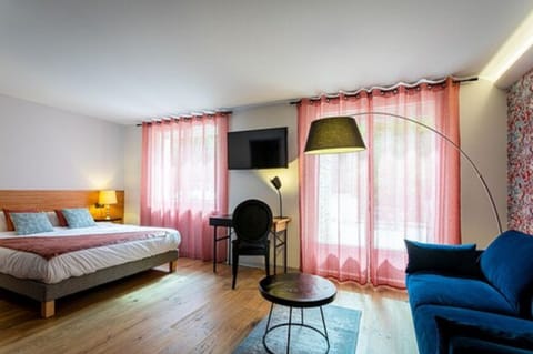 Deluxe Room | Desk, laptop workspace, soundproofing, cribs/infant beds