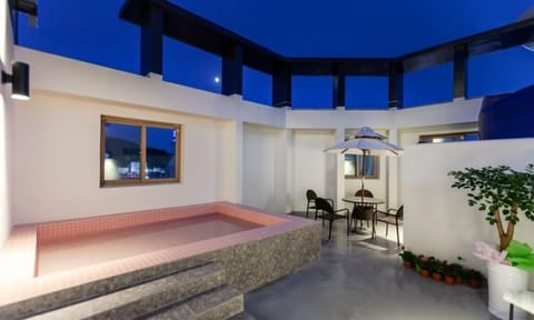 Penthouse | Individually decorated, individually furnished, free WiFi, bed sheets