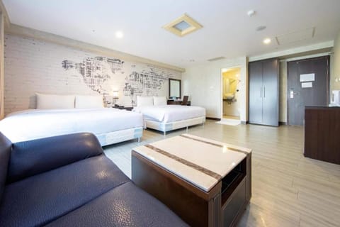 Family Quadruple Room | Iron/ironing board, free WiFi, bed sheets