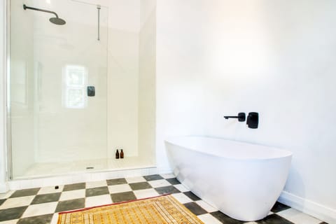 Standard Double or Twin Room | Bathroom | Deep soaking tub, rainfall showerhead, designer toiletries, hair dryer