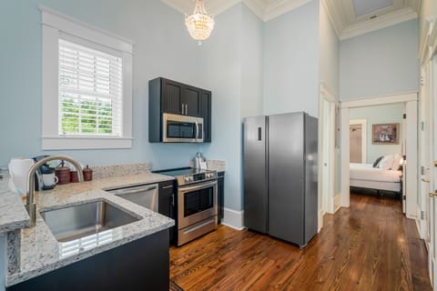 Luxury Suite | Living area | 40-inch flat-screen TV with satellite channels, TV