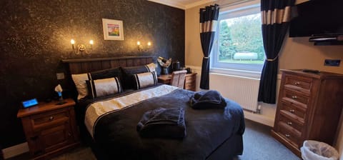 Room (G - Standard Double Room (Gigha)) | Egyptian cotton sheets, premium bedding, individually decorated