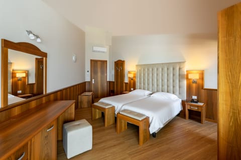 City Double or Twin Room, Balcony | In-room safe, desk, bed sheets