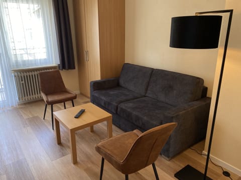 Deluxe Triple Room, Private Bathroom