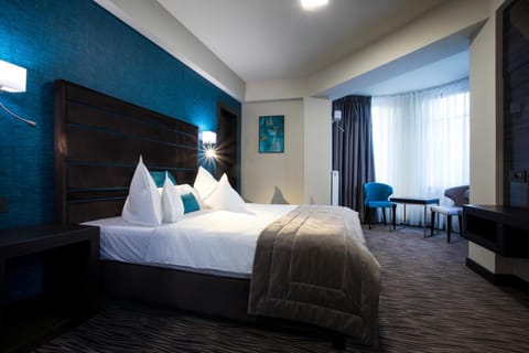 Minibar, in-room safe, desk, laptop workspace