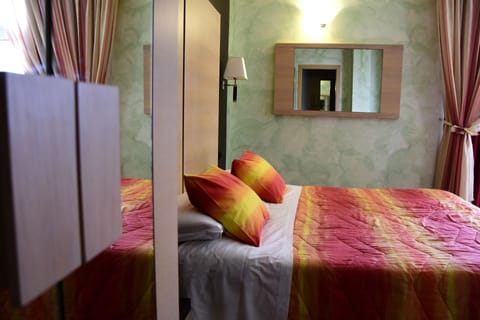 1 bedroom, premium bedding, in-room safe, desk