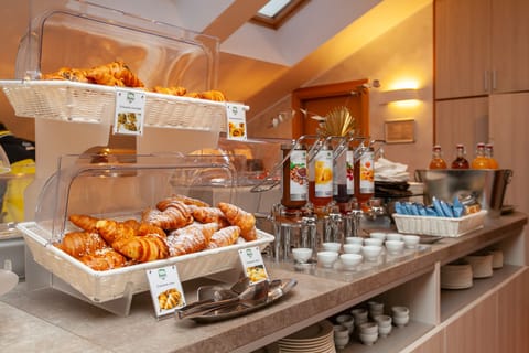 Daily buffet breakfast for a fee