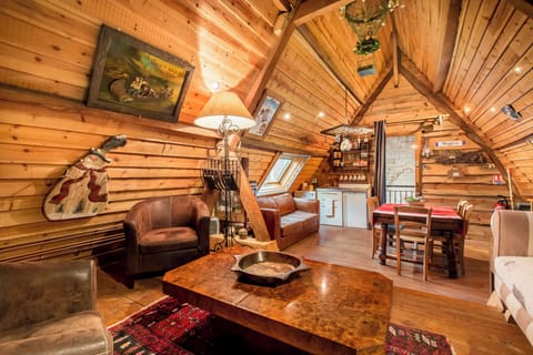 Studio | Living area