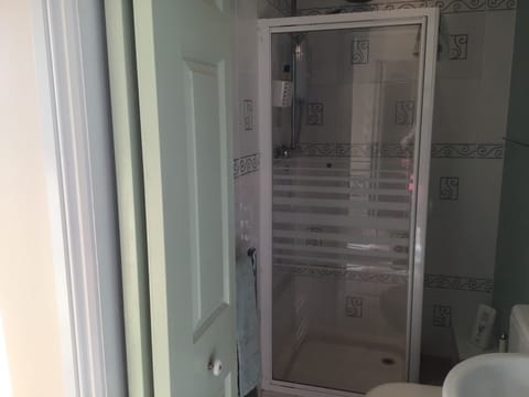 Standard Double Room, Ensuite | Bathroom