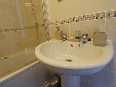 Suite, Ensuite, Garden View (River View) | Bathroom | Towels