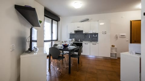 Economy Studio | Private kitchenette | Full-size fridge, microwave, oven, stovetop
