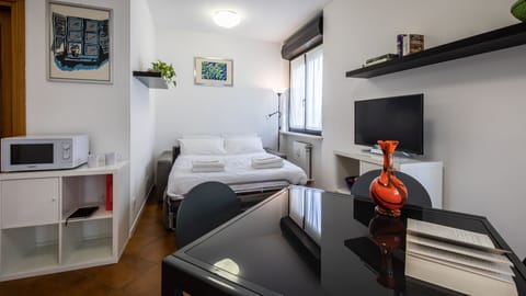 Economy Studio | Iron/ironing board, free WiFi, bed sheets