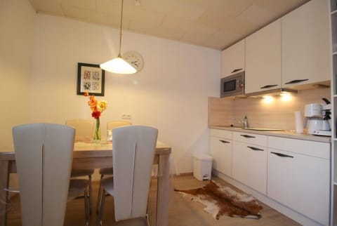 Apartment, Balcony (Esterberg) | Private kitchen | Fridge, microwave, stovetop, coffee/tea maker