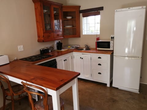 Comfort Cottage (Nine on Main) | Private kitchen | Electric kettle