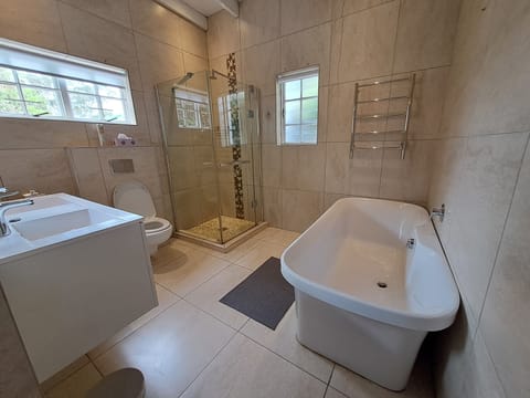 Separate tub and shower, rainfall showerhead, hair dryer, towels