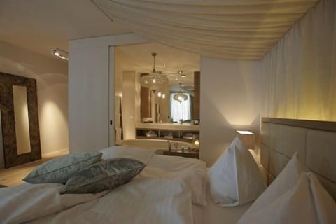 Premium Suite (Charming) | Minibar, in-room safe, desk, soundproofing