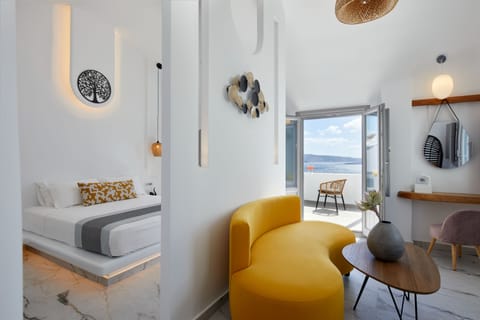 Honeymoon Suite, Jetted Tub | Minibar, in-room safe, individually decorated, individually furnished