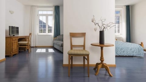 Family Room | In-room safe, desk, cribs/infant beds, rollaway beds