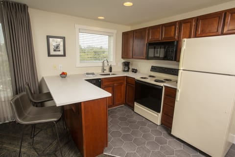 One Bedroom Suite with Ocean View | Private kitchen | Fridge, microwave, coffee/tea maker