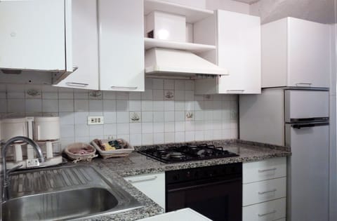 Apartment, 2 Bedrooms | Private kitchen