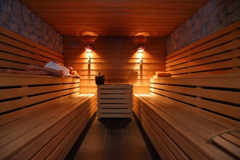 Sauna, hot tub, Turkish bath, body treatments, hot stone massages