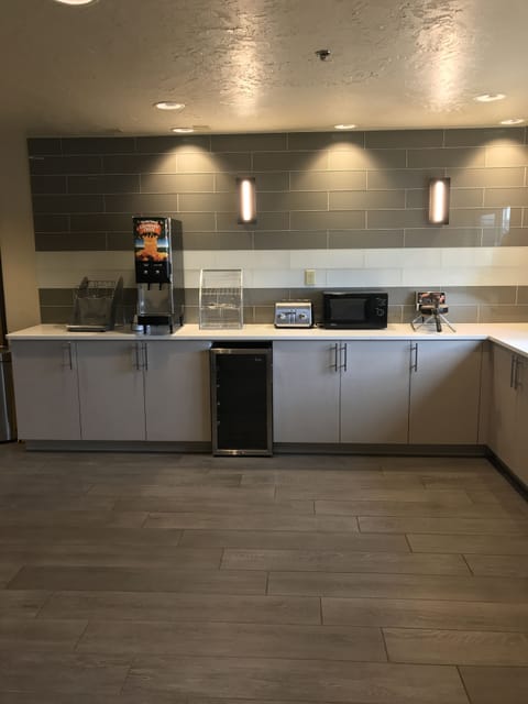 Free daily continental breakfast