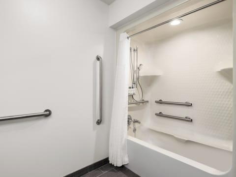 Premium bedding, desk, iron/ironing board, travel crib