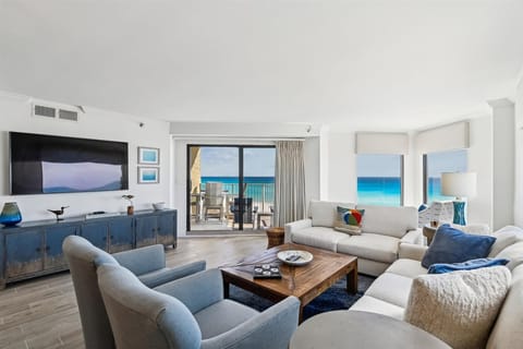 Condo, 3 Bedrooms | Living area | 30-inch TV with cable channels