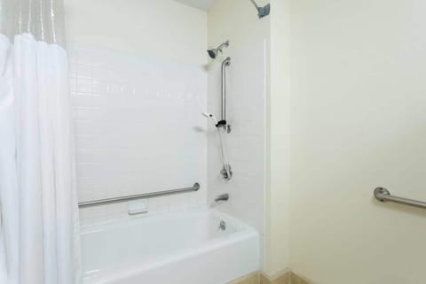 Room, 1 Queen Bed, Accessible, Non Smoking (Mobility Accessible) | Bathroom | Combined shower/tub, free toiletries, hair dryer, towels