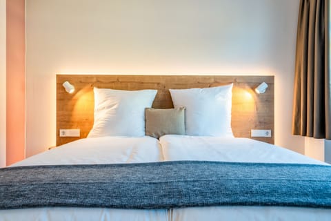 Superior Double Room | Hypo-allergenic bedding, desk, laptop workspace, free WiFi