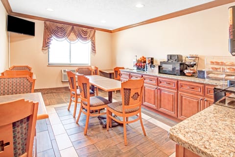 Free daily continental breakfast