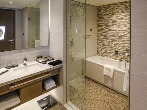 Superior Room, 2 Twin Beds, City View | Bathroom | Rainfall showerhead, designer toiletries, hair dryer, bathrobes