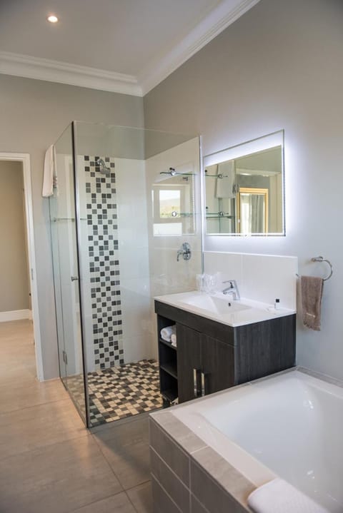 Rainfall showerhead, free toiletries, hair dryer, towels