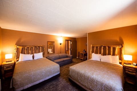 Suite, 2 Bedrooms, Non Smoking (Courtside) | Desk, cribs/infant beds, rollaway beds, free WiFi