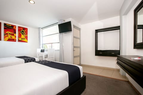 Estándar doble matrimonial | Desk, soundproofing, iron/ironing board, free WiFi