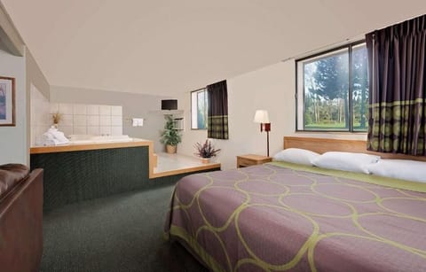 Superior Room, 1 King Bed, Non Smoking, Jetted Tub | Desk, blackout drapes, free WiFi, bed sheets